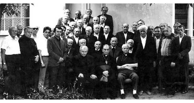A legalizáció utáni első papi gyűlés (Szabó Konstantin az első sorban balról a harmadik)