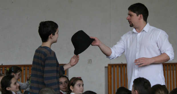 Rendhagyó irodalomóra a Beregszászi 4. Számú Kossuth Lajos Középiskolában