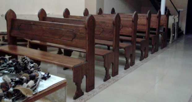 A legújabb munka: a nagybégányi görögkatolikus templom új padjai