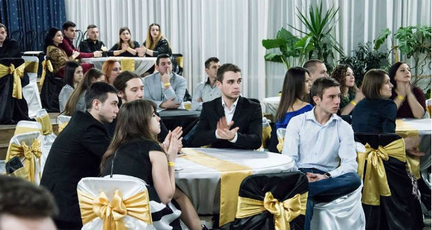 16215544_1207610699322184_108974825